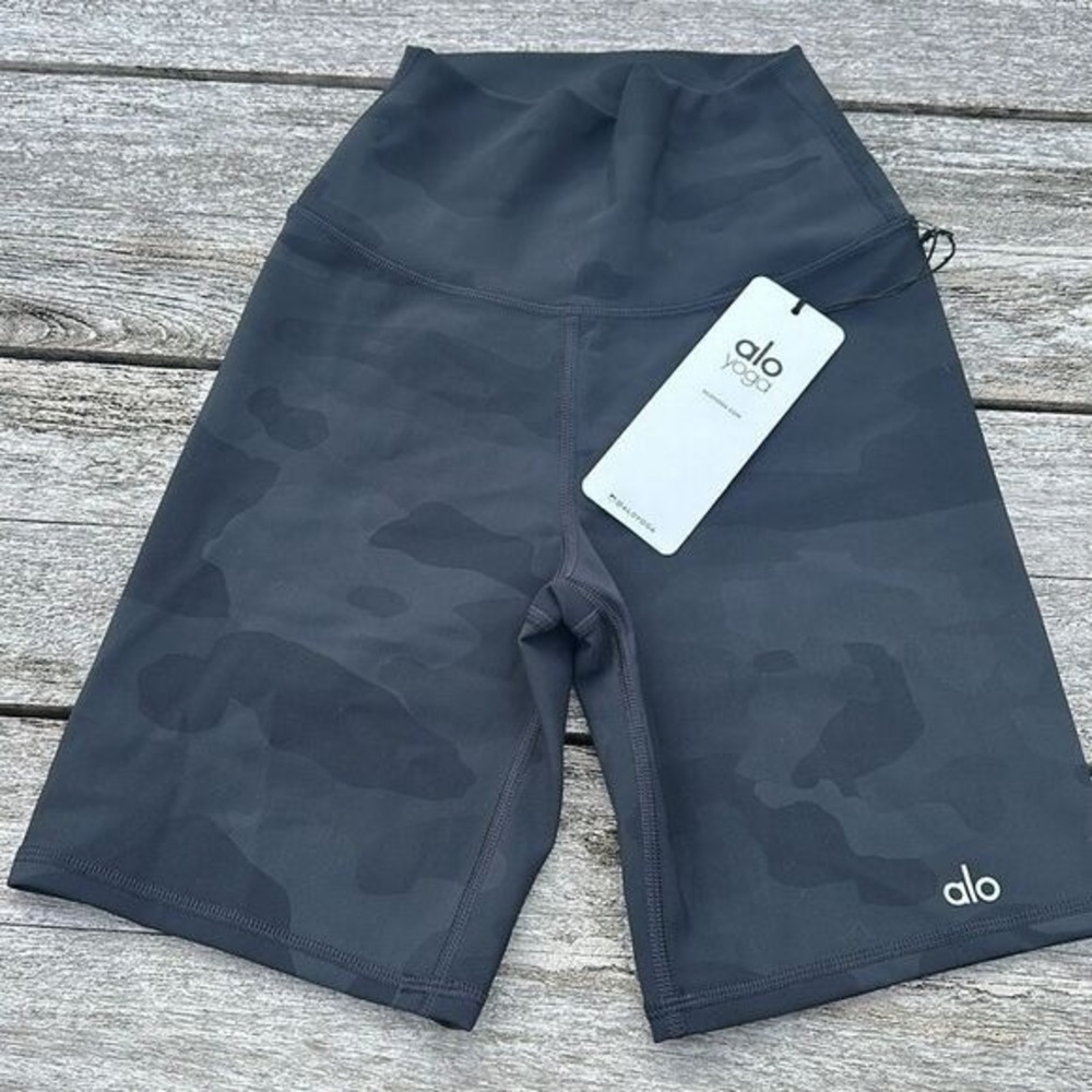 Alo Yoga Vapor Camouflage High Waist Biker Shorts In Black‎ Size XS NWT